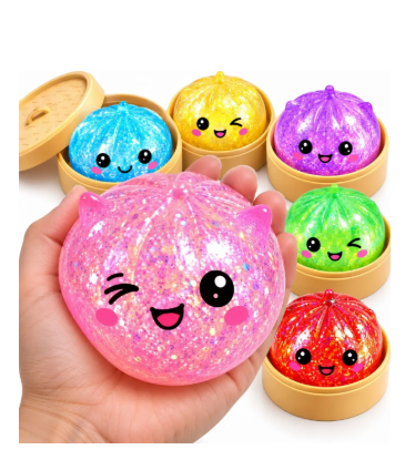 Squishies coloridos com glitter, com um modelo rosa na mão